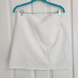 Lightweight Greg Norman white golf skirt with built in shorts. Size small. NWT